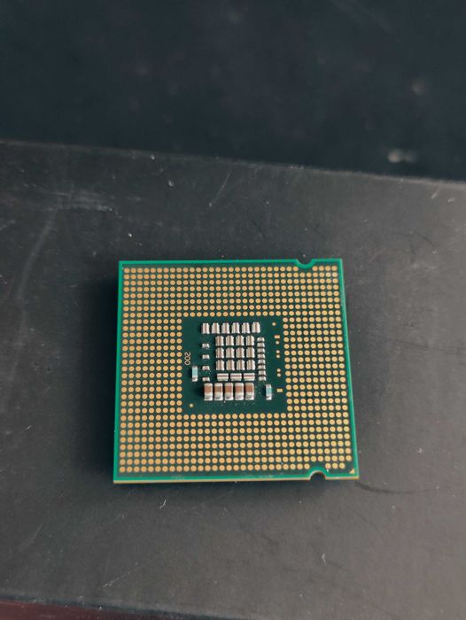 Процесор Intel E8400 та AMD A6-7400