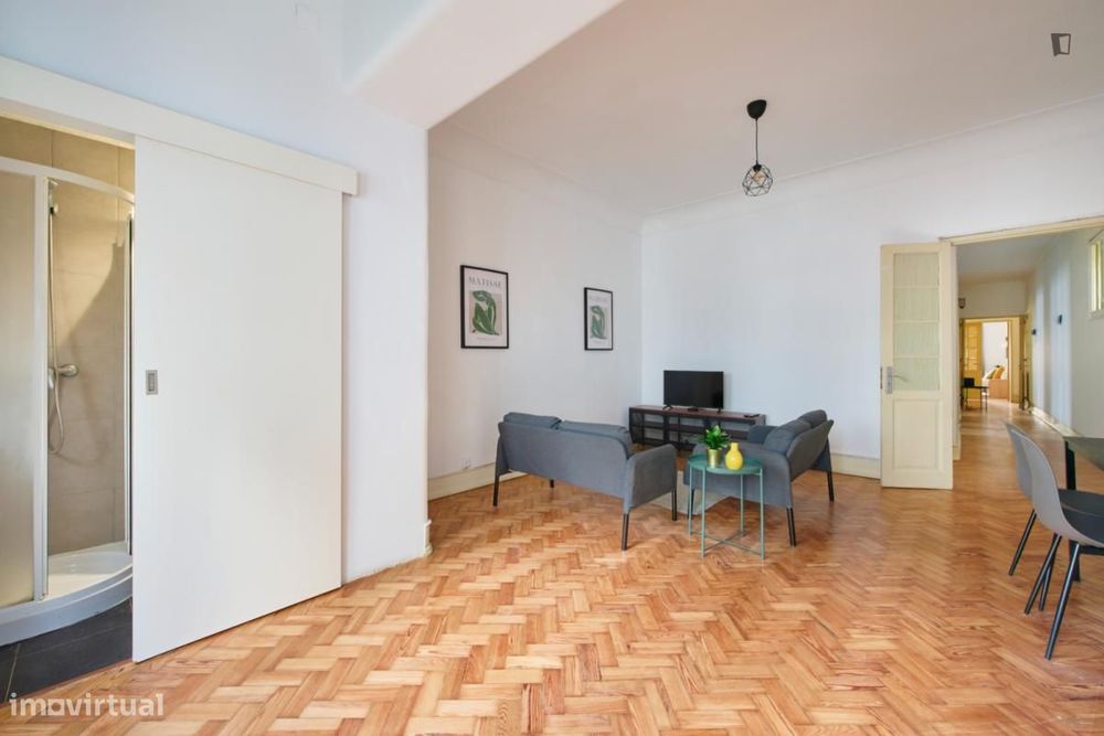 Quarto - localizado em Entrecampos Lisbon