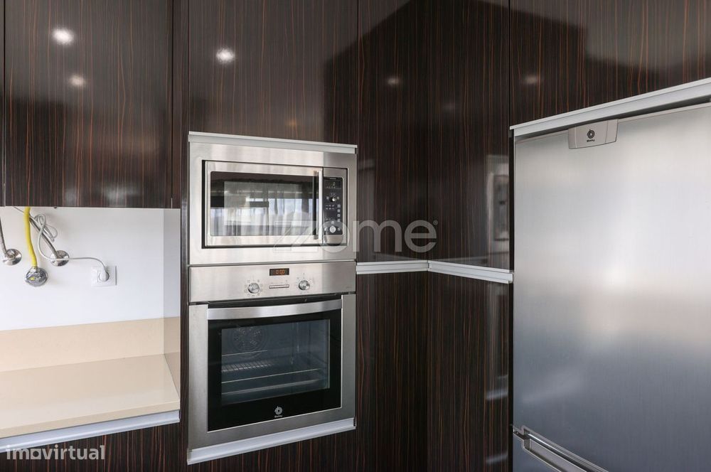 Apartamento T2+1 Duplex em Cond. Fechado com Piscina Cepães, Espose...
