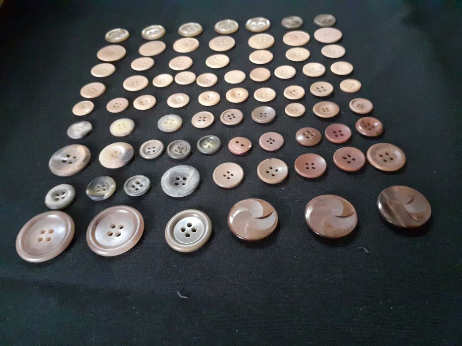 Tachas, botões da antiga companhia “ANA”  e outros64584355141123122