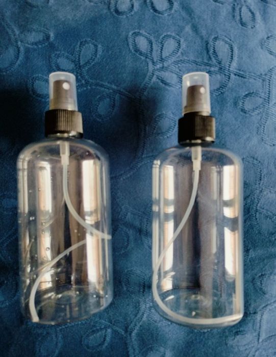 Perfumaria ou frascos de spray para limpeza.