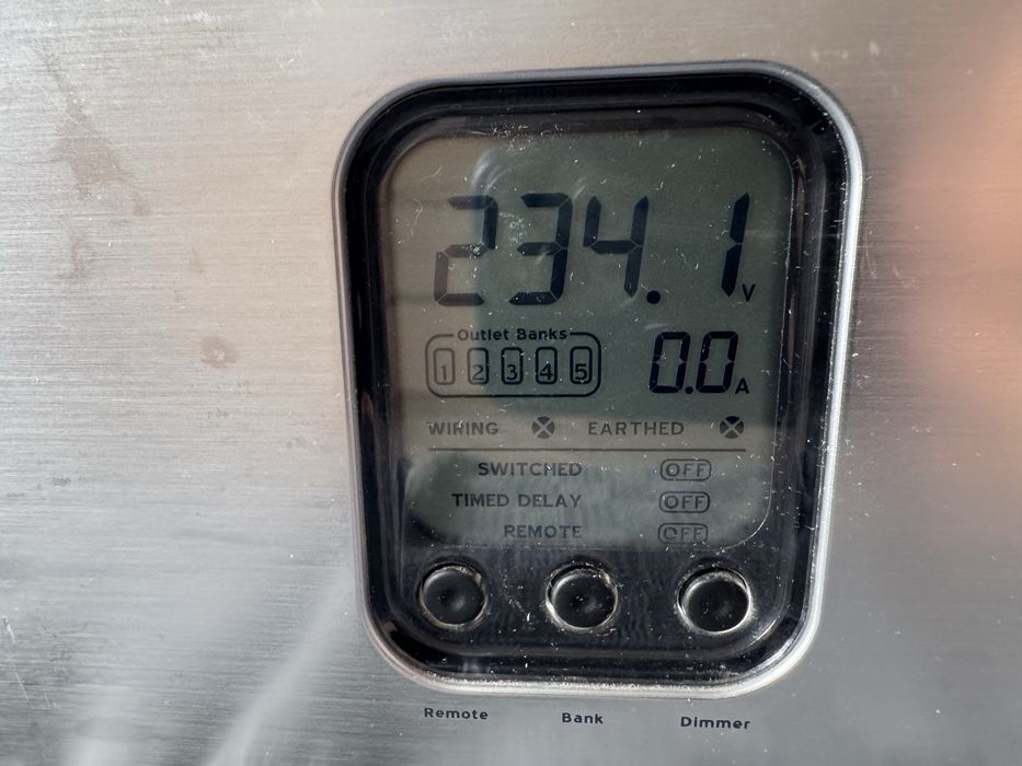 Kondycjoner sieciowy Belkin PureAV PF30 | Wersja EU Schuko | Sprawny