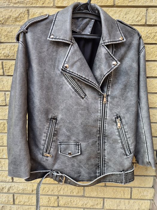 Продам нову куртку.
Розмір оверсайз: повний С-М 
Ціна:900 грн