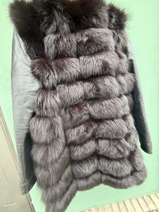Продам  натуральную жилетку мех песец