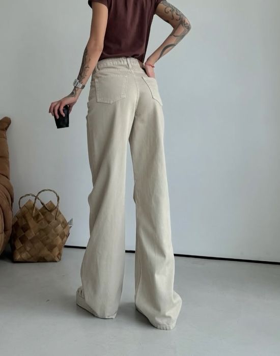 Пісочні джинси прямого крою Lovest,26 розмір.