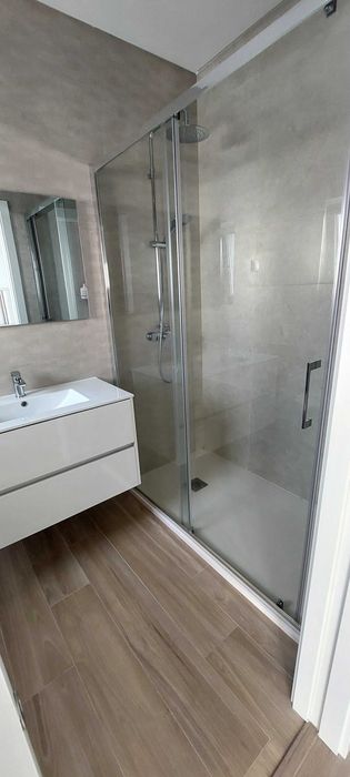 Vendo T3 , impecável, semi-novo.