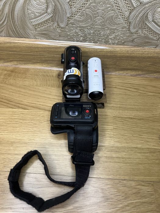 Екшн-камера Sony HDR-AZ1 з пультом
