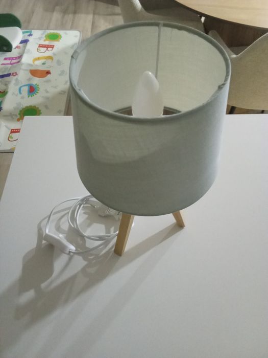 Candeeiro com lâmpada led