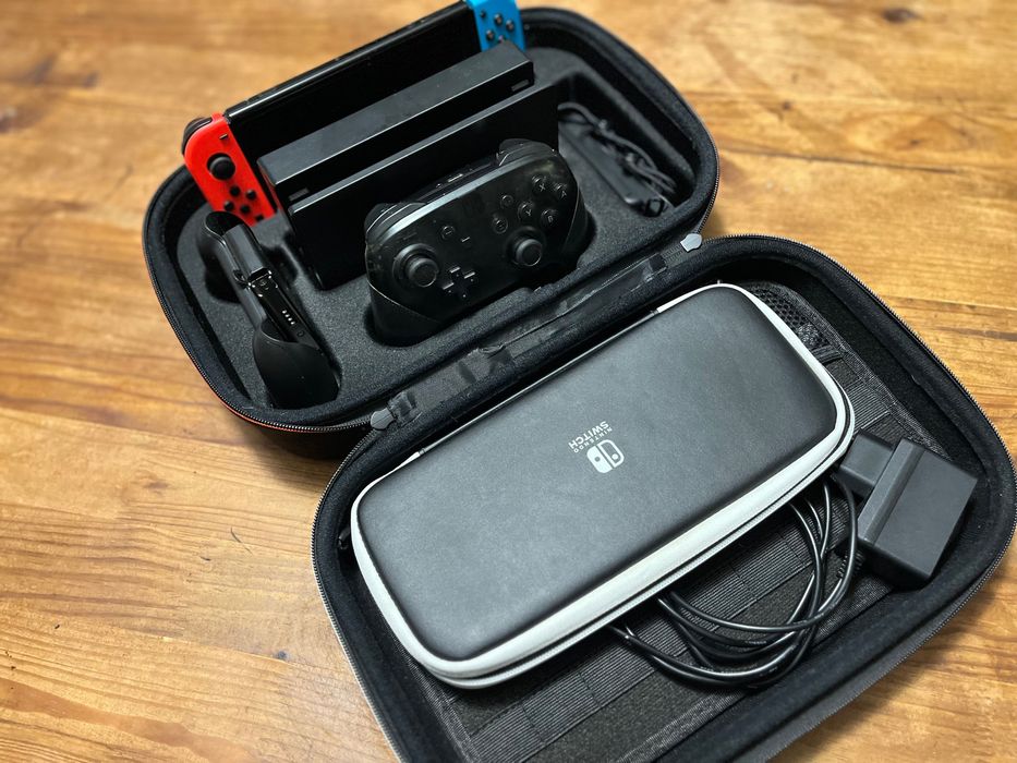 Nintendo Switch c Jogo FIFA e outros Extras