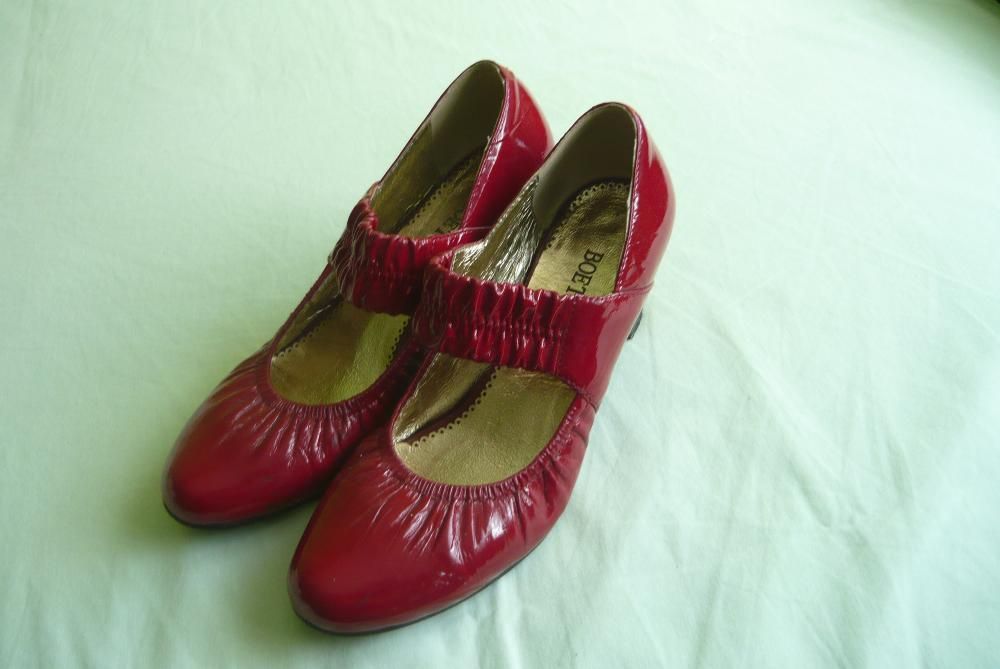 Buty damskie czółenka .