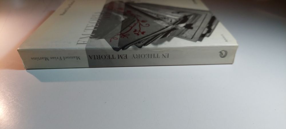 Em Teoria (A Literatura) Manuel Frias Martins