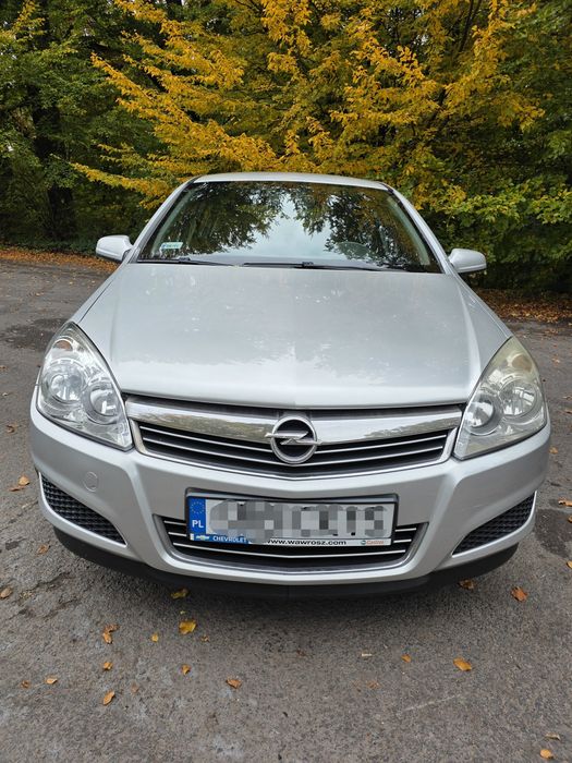 Opel Astra H, hatchback, benzyna.