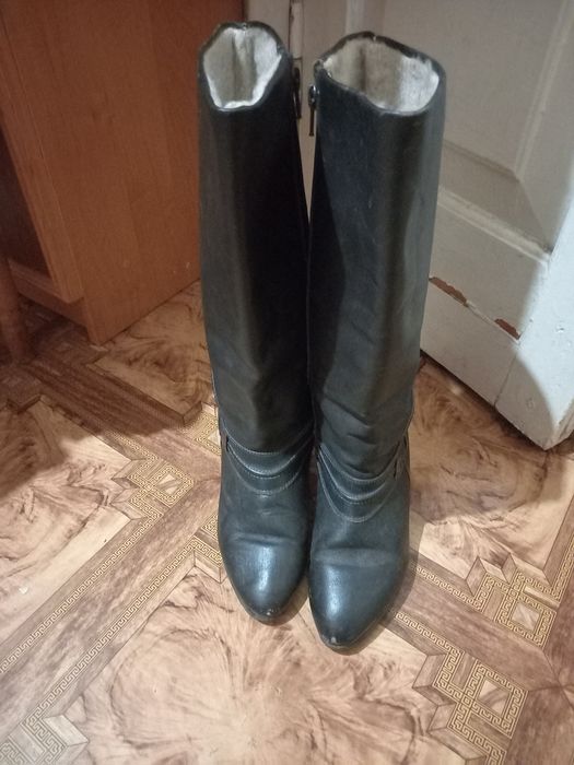 Продаю сапоги черные