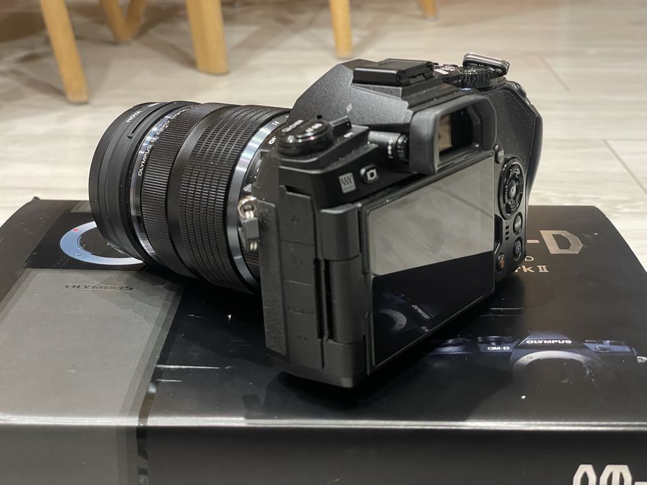 Aparat Olympus E-M1 mark II plus dwa obiektywy