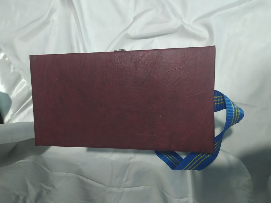 Продам ящик зимний .кормушки.отцепы