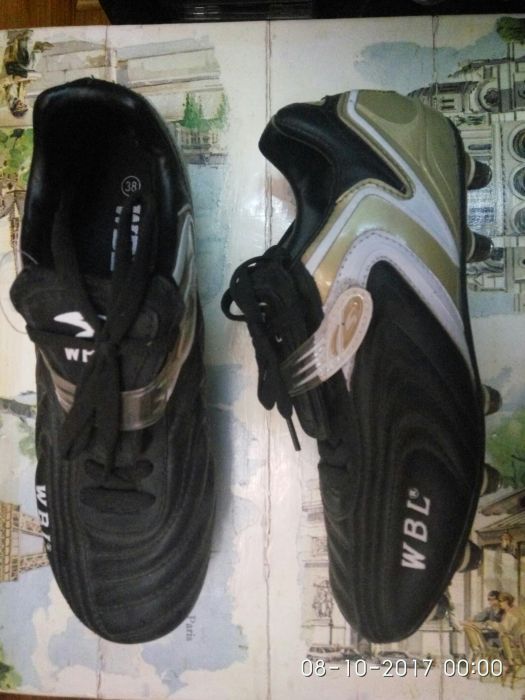 Бутсы, шиповки.