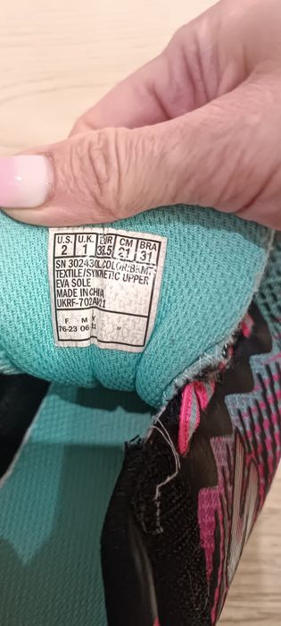 Продам кросівки для дівчинки фірма skechers.