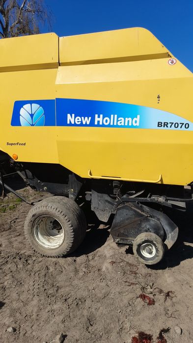 Prasa New Holland BR7070