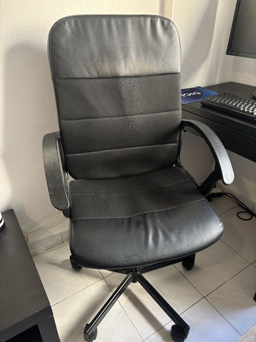 Ofereço cadeira secretaria