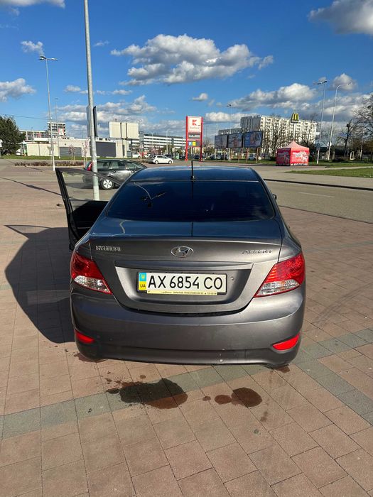 Hyundai Accent 2012 1.6 бензин