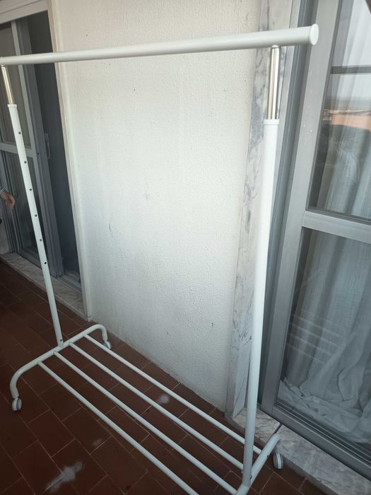 Chariot IKEA para roupa