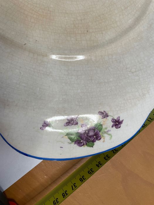 Vende-se terrina com prato muito antigo da marca de loiças SACAVÉM