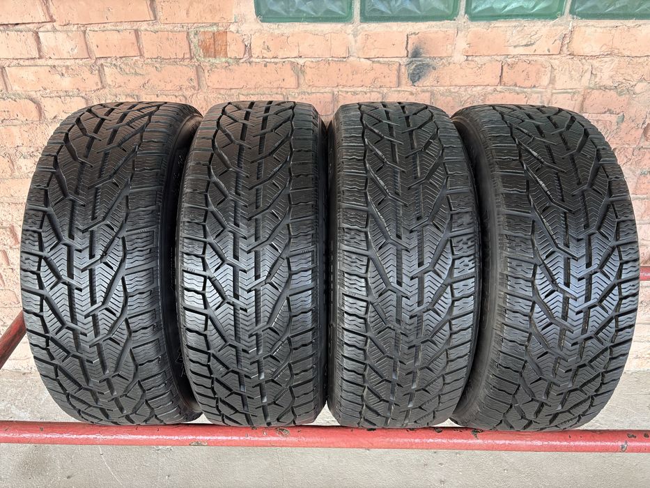 Комплект Зимових шин 235/55R17 Taurus
