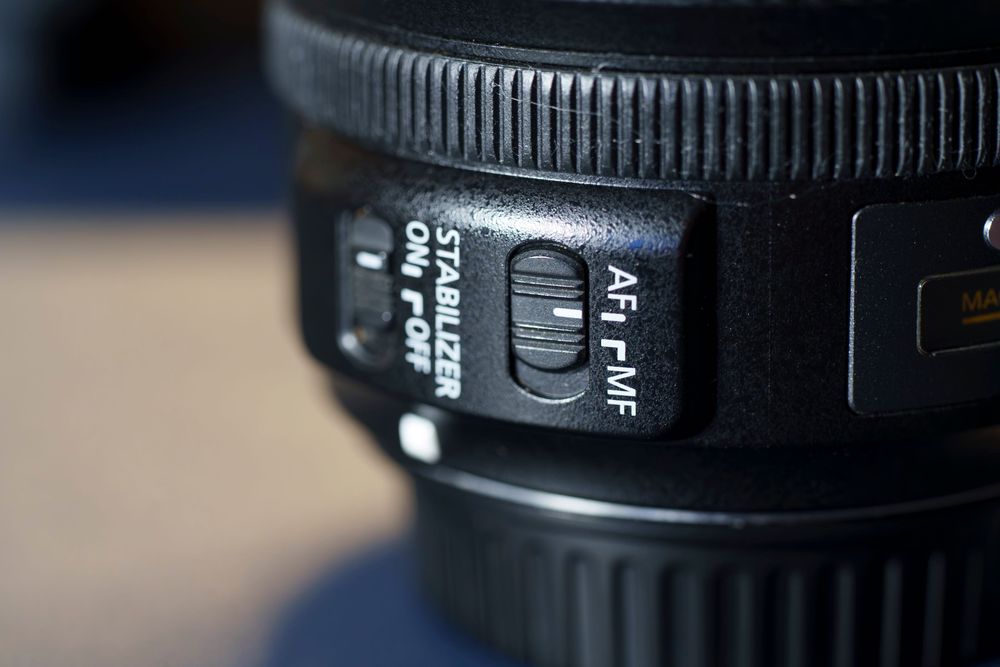 Canon 15-85mm f/3.5-5.6 IS USM – Excelente Estado