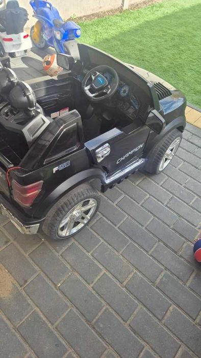 Jeep auto na akumulator