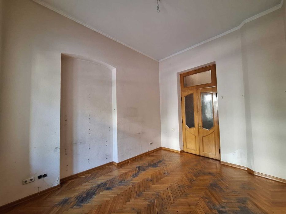 Інститутська, б.13/4, 44 кв м.Світло ЗАВЖДИ! Царський будинок 15000грн