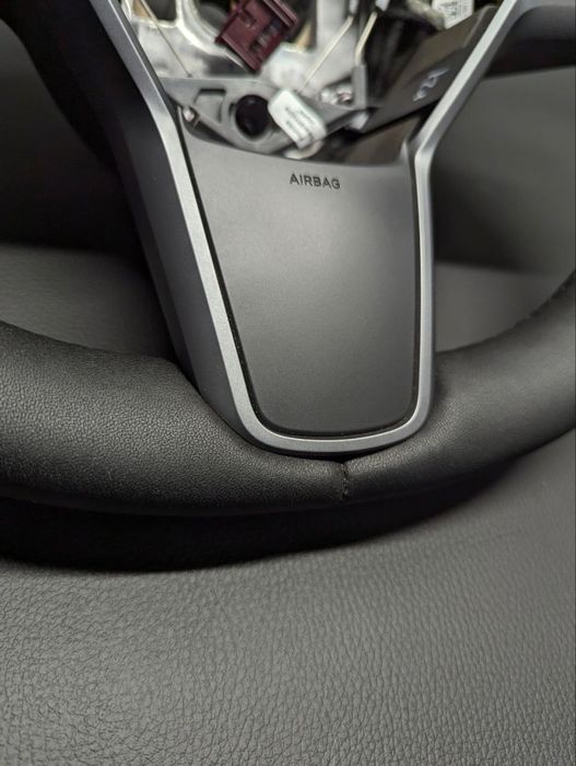 Перетягнуте кермо Tesla