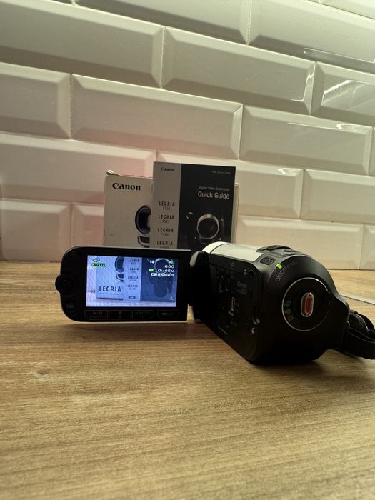 Продам відеокамеру Canon LEGRIA FS306 в гарному стані
