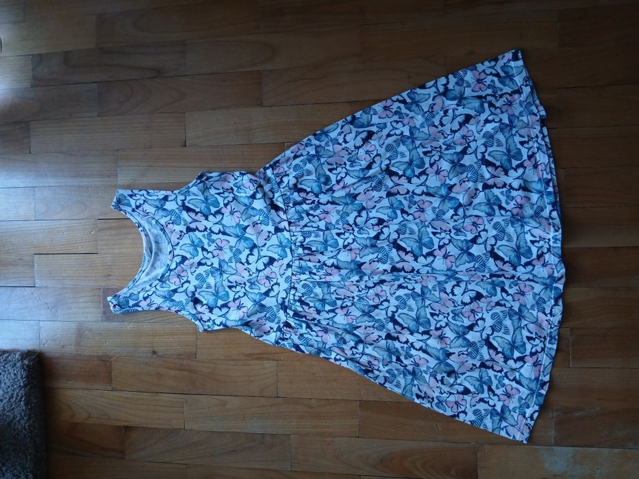 Dziewczęca sukienka na ramiączkach w motylki H&M