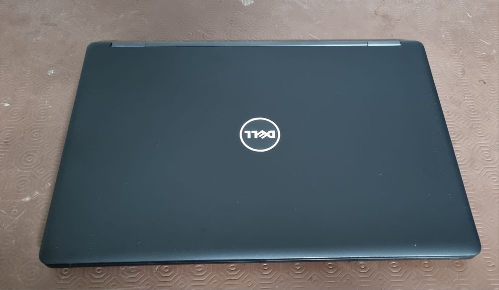Dell 5580 / I5-7200U / 8gb / 256SSD