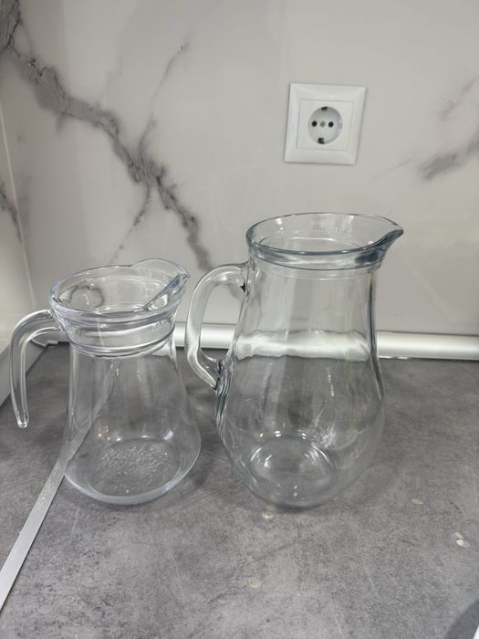 Vendo jarras novas  os dois por 10