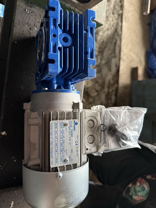 Motoreduktor ślimakowy Motovario TS63B4