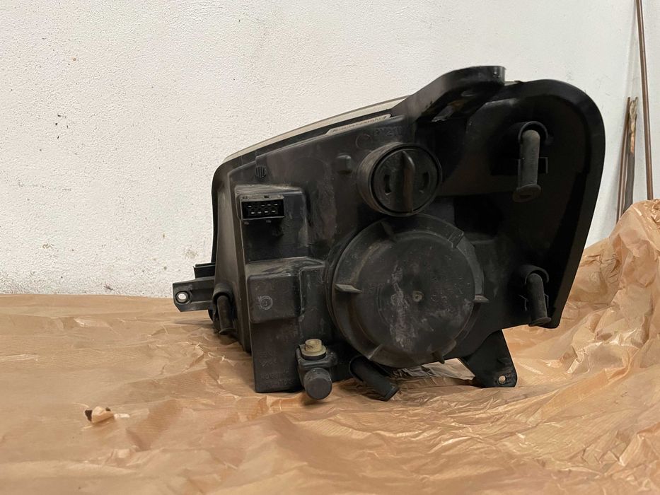 Óticas/Farois Frontais Citroen Berlingo/Peugeot Partner 02 a 08