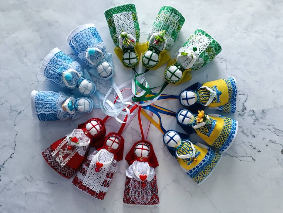 Підвіска в автомобіль Автопідвіска Мотанка Різнокольорові ляльки