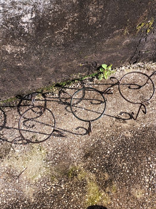 Bases ou floreiras  para vasos  em ferro