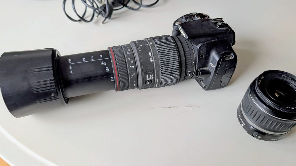 Maquina fotográfica digital Canon + uma objetiva