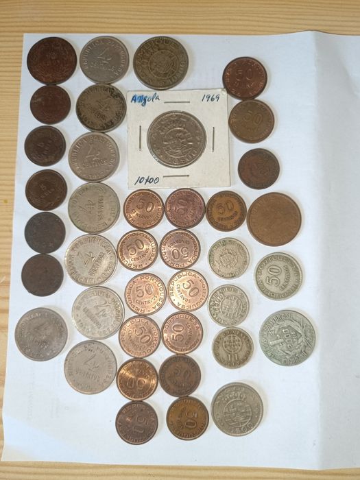 Dóis lotes de moedas república portuguesa ex colónias e estrangeiras