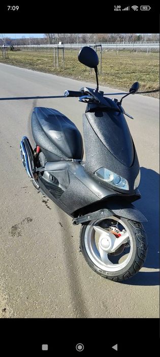 скутер Aprilia Area 51