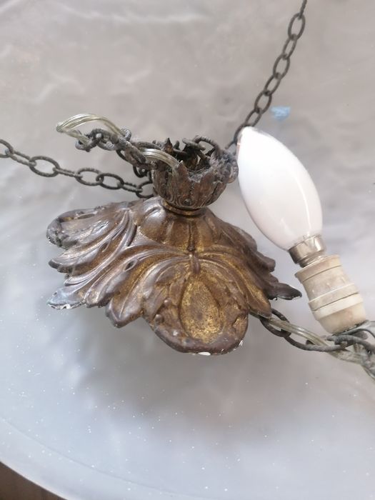 Candieiro de teto francês, assinado pelo autor. 80€