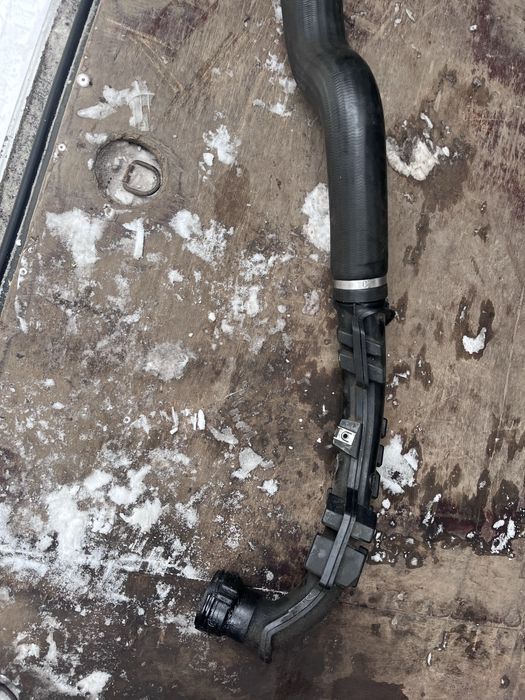 Патрубок інтеркулера на Рено Мстер 2.5