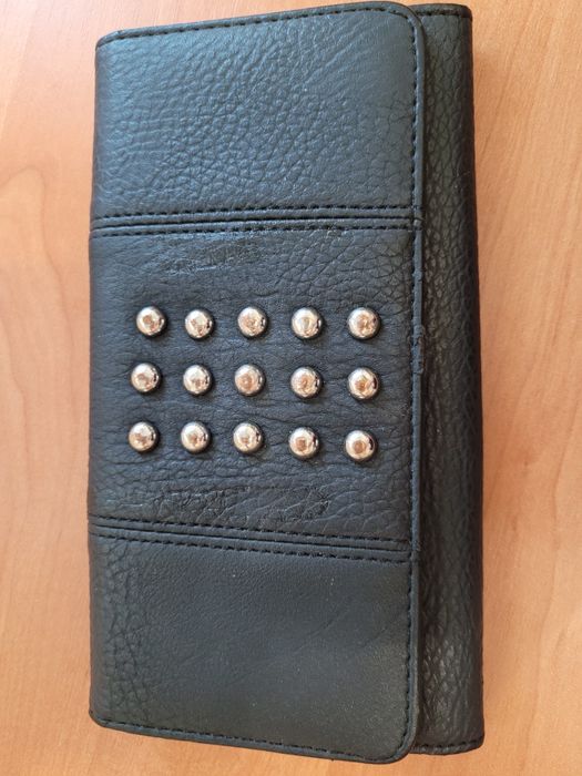 Czarny portfel damski