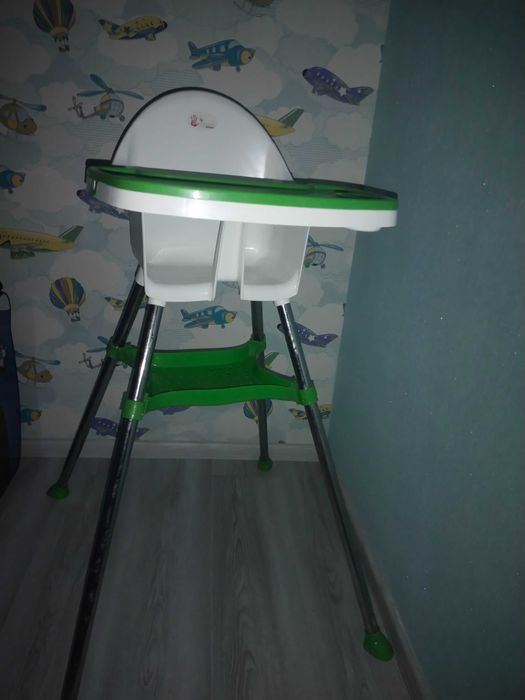 Стілець для годування