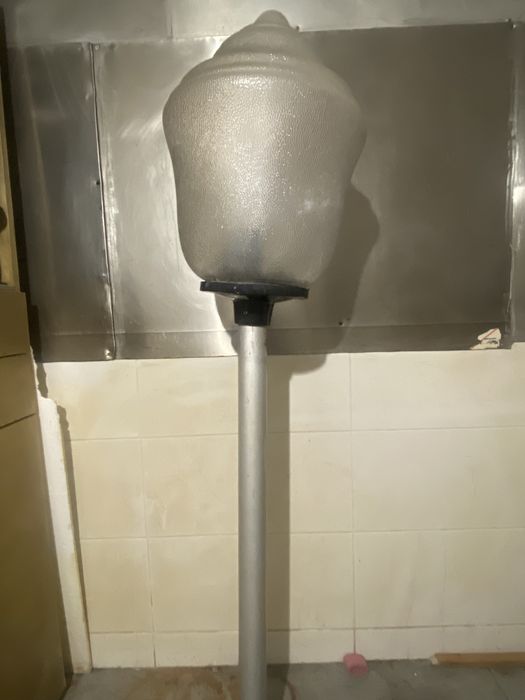 Candeeiro de  pe em metal
