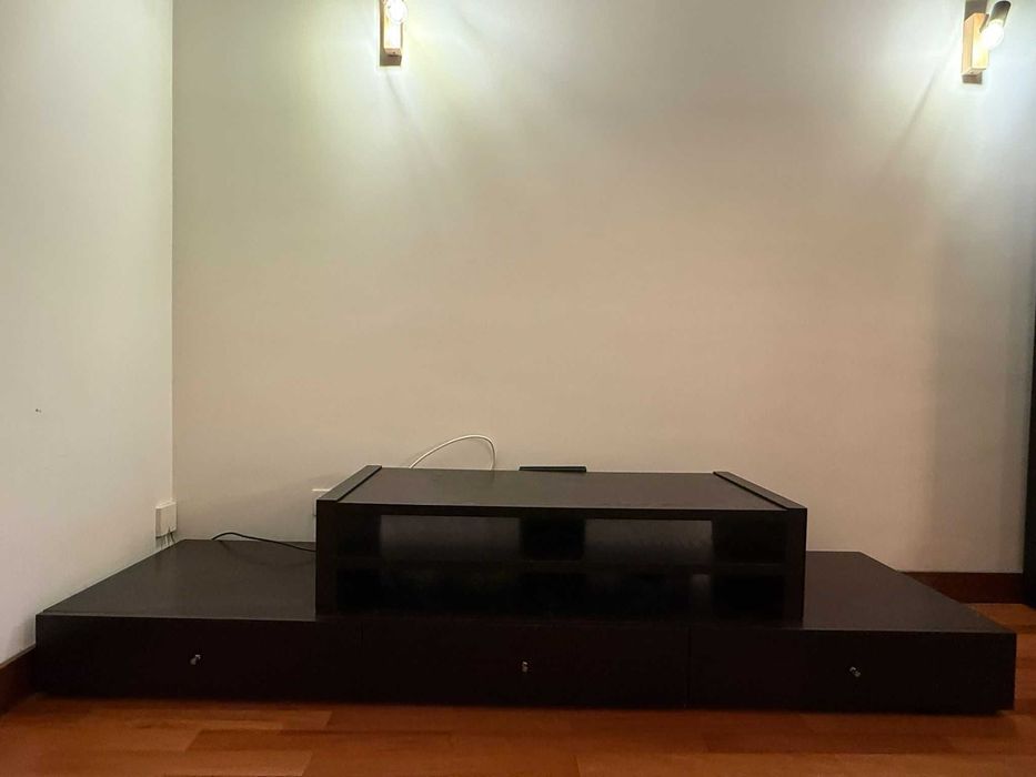 Móvel de TV (madeira maciça - wengué)