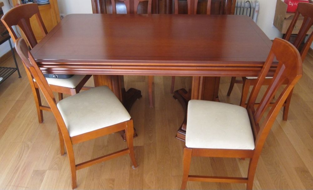 Mesa extensível em Cerejeira com 6 Cadeiras