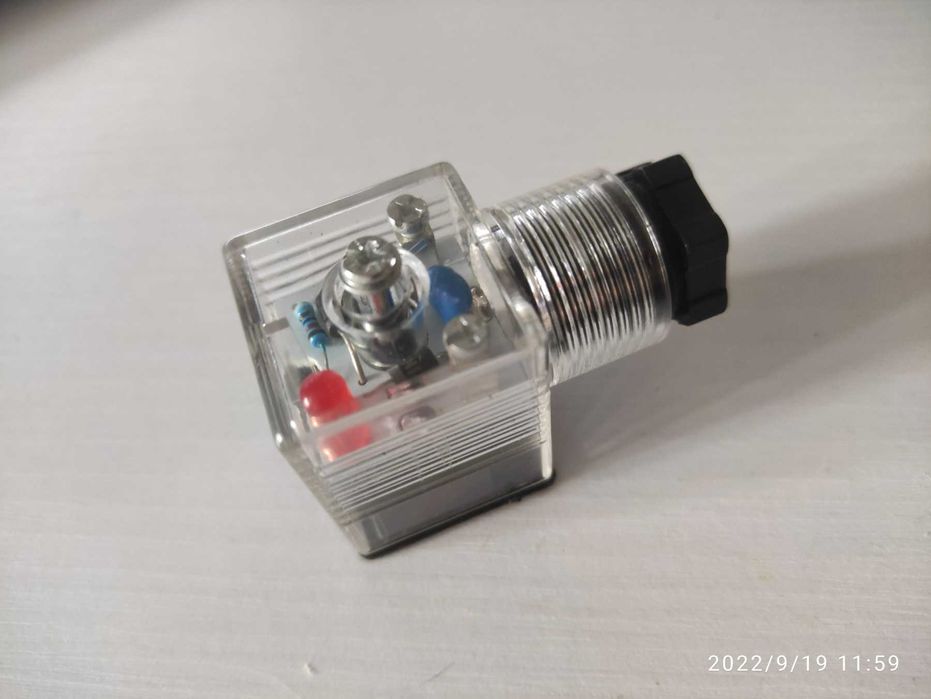 З'єднувач електричний СЭ11-19 для соленоїдів гідророзподільника з світ